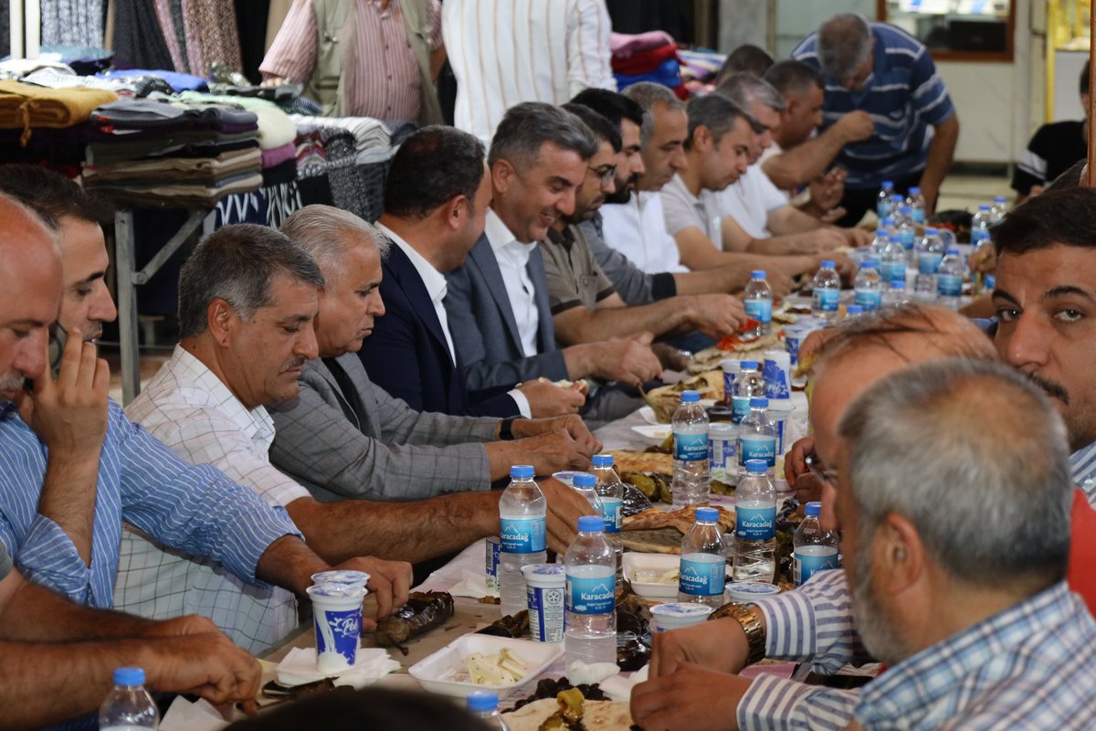Mehmet İlhami GÜNBEGİ (@milhamigunbegi) on Twitter photo Gönüllerimiz bir,
Soframız bir...
📍Aşağı Çarşı
Eyyübiye İlçe Başkanımız <a href="/ElgunSuleyman/">Suleyman Elgün 🇹🇷🌹</a> ve yönetim kurulumuzla birlikte Aşağı Çarşı Bölgesinde sabahın bereketini, kardeşliğimizin sıcaklığını ve muhabbetin lezzetini paylaştığımız esnaflarımızla kahvaltıda bir aradaydık.
Birlik Gönüllerimiz bir,
Soframız bir...
📍Aşağı Çarşı
Eyyübiye İlçe Başkanımız <a href="/ElgunSuleyman/">Suleyman Elgün 🇹🇷🌹</a> ve yönetim kurulumuzla birlikte Aşağı Çarşı Bölgesinde sabahın bereketini, kardeşliğimizin sıcaklığını ve muhabbetin lezzetini paylaştığımız esnaflarımızla kahvaltıda bir aradaydık.
Birlik