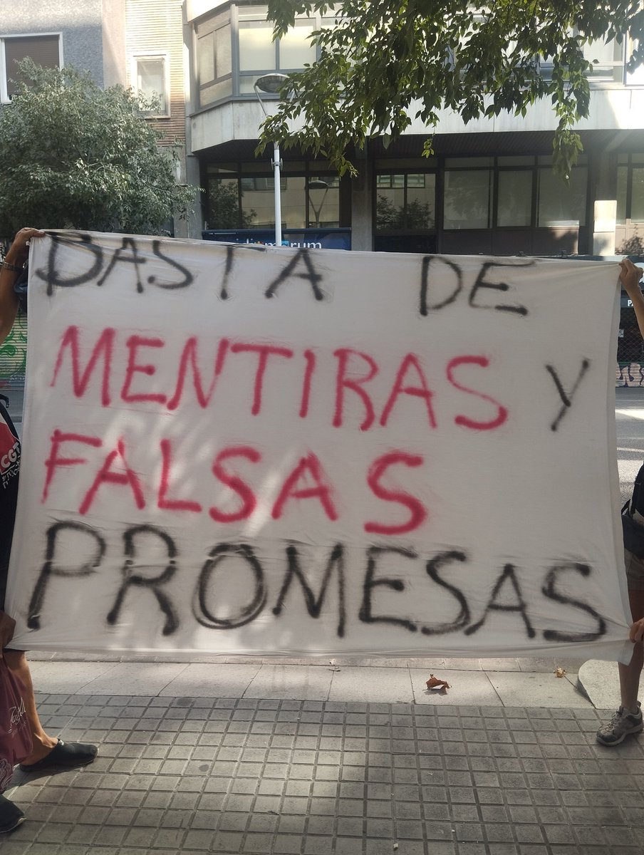 Día 12 de HUELGA INDEFINIDA 

🆘Esperem que <a href="/bcn_ajuntament/">Ajuntament de Barcelona</a> estigui a l'alçada de la situació i deixi de jugar amb la seguretat de tots.

🆘La ciutadania ja es va manifestar de manera clara. Els ulls de veïns i turistes de Barcelona estan posats en vosaltres <a href="/jaumecollboni/">Jaume Collboni</a>