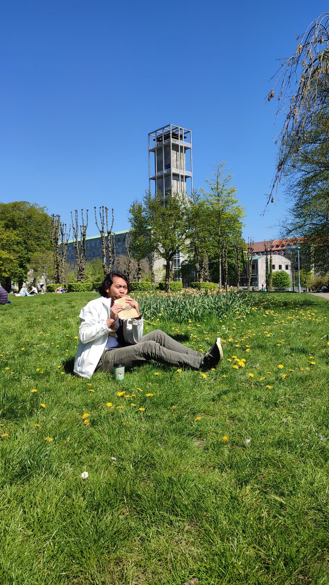 Bukan tidak bersyukur, justru mencari kesempatan lain untuk bisa menjalankan rasa syukur dan menambahkan lebih banyak syukur itu sendiri