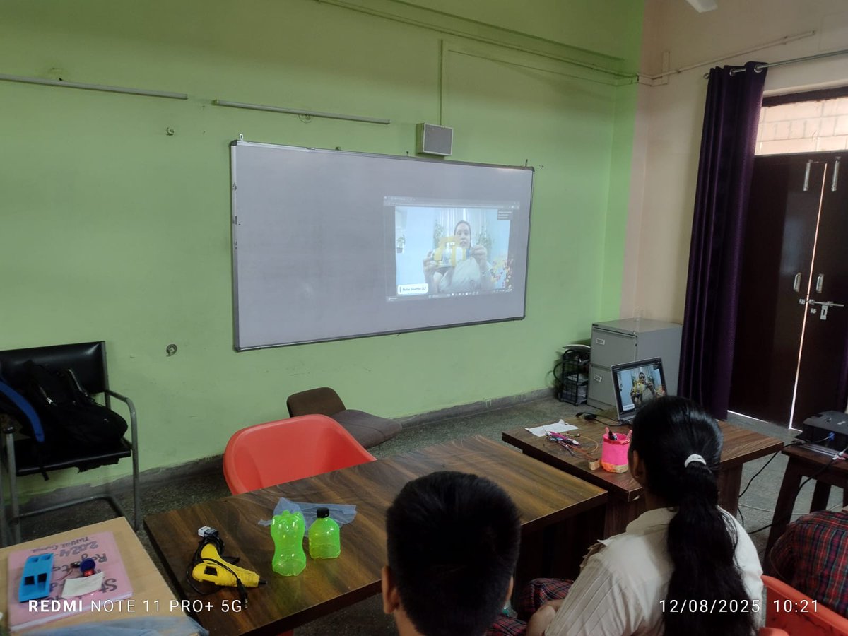 AtlGAILDAV's tweet photo. 🚀 Innovation in Action!
On 12th Aug. 2025, students of @GailDavps  participated in the #MegaTinkeringDay organised by @AimToInnovate.
Guided by AIM mentors, our young innovators built a DIY Vacuum Cleaner, showcasing creativity, skills &amp; teamwork! 💡✨
@NITIAayog @deepasharan https://t.co/h29befcGrc