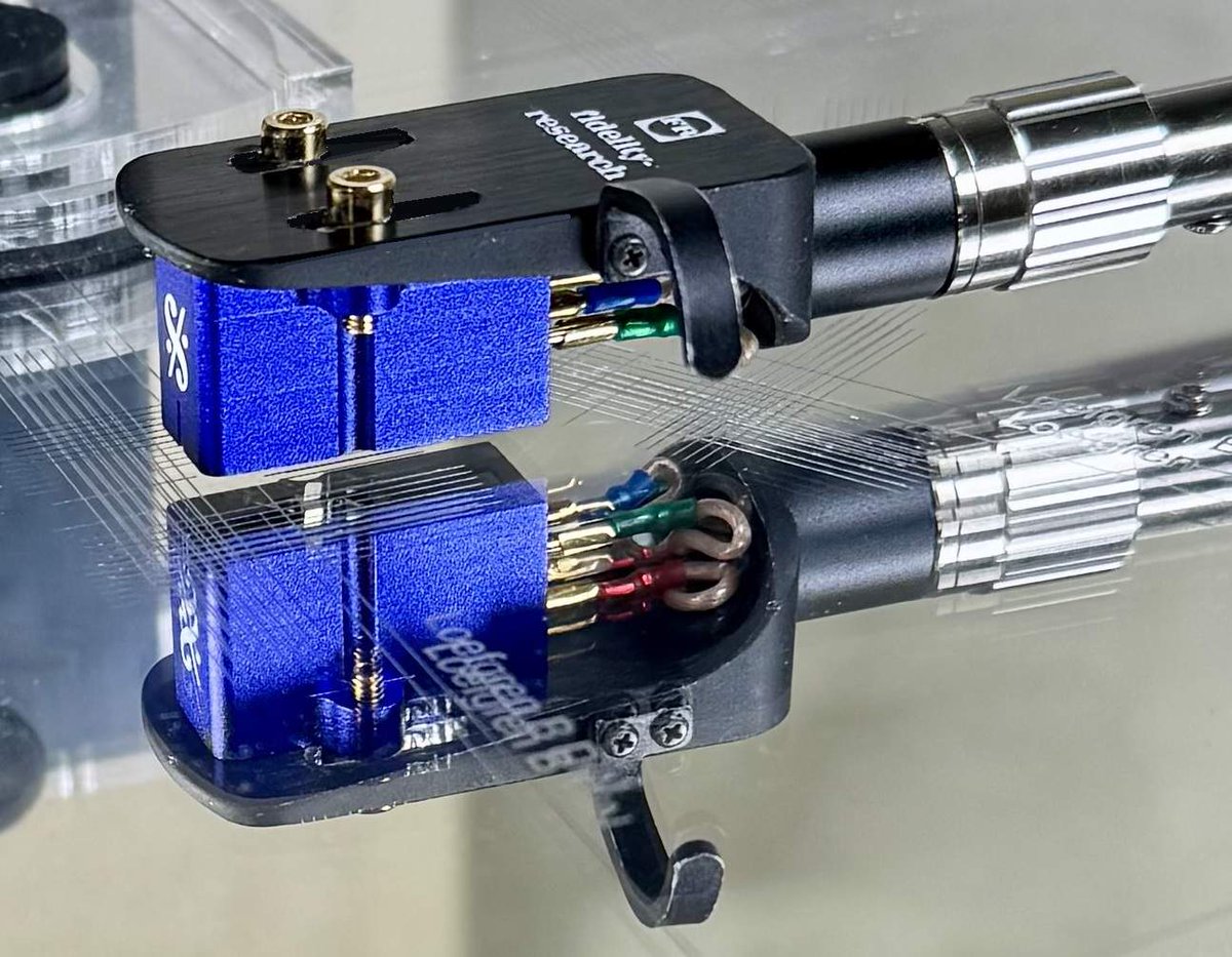 paulrigby50's tweet image. AUDIOPHILE MAN - HiFi NEWS: SEGNO MAYA MC CARTRIDGE
The Segno Maya is a new moving coil cartridge featuring silver coils within and mounted on a square permalloy former. Click: theaudiophileman.com/segno-maya-mc-… #cartridge #turntable #vinyl #hifi #news #audiophile #movingcoil