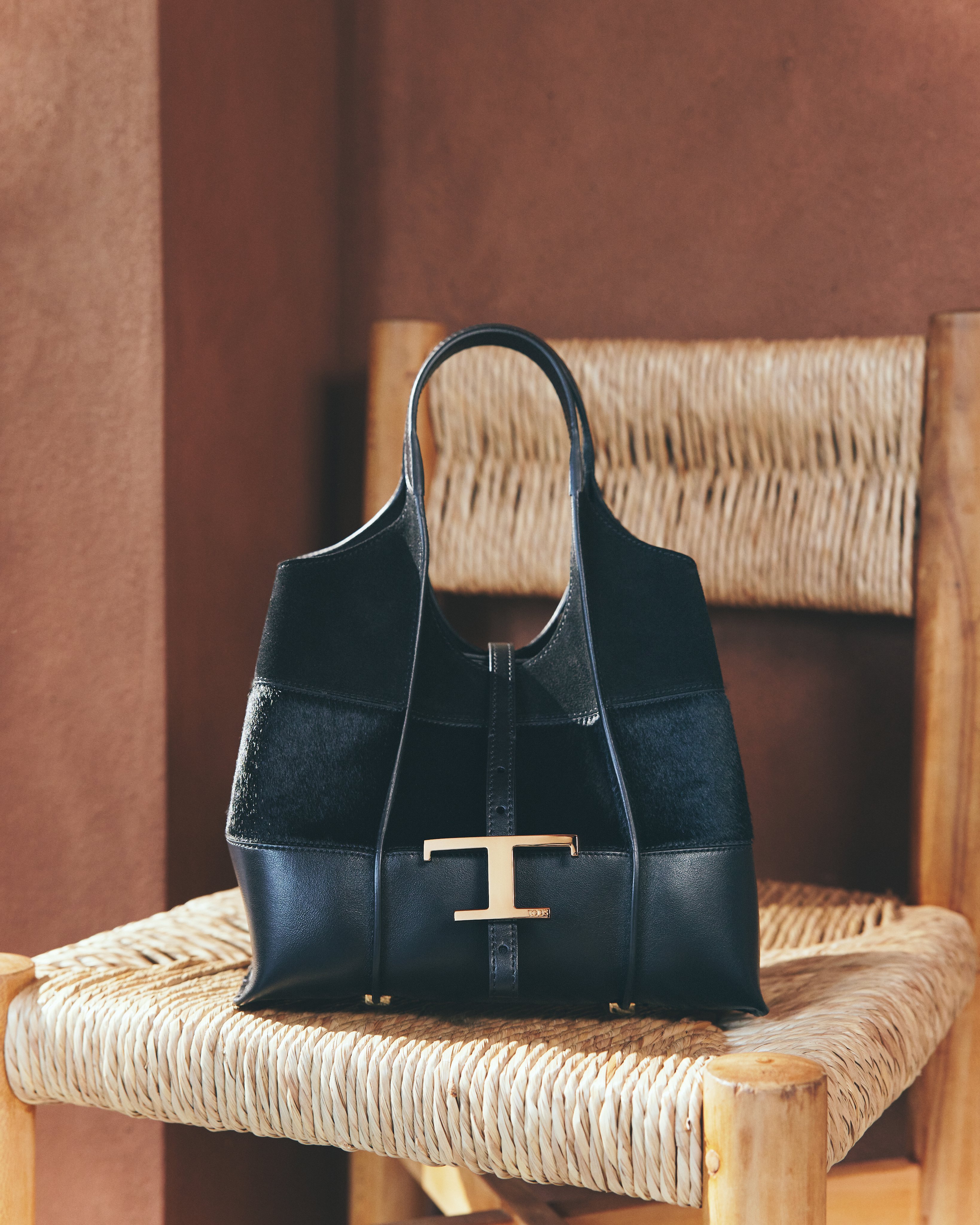 【美品】TOD'S  Tロゴデザイン ボストンバッグ TOD'S 【カラー限定特価】TODS トッズ ショルダーバッグ