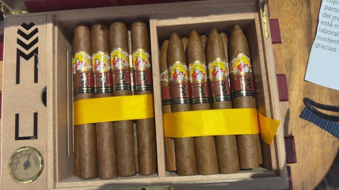 BoutiqueCuban's tweet photo. #cubancigars #cigars #cigar #cigarlife #cigarsmokers #Cuba https://t.co/WQKgOJIOXW