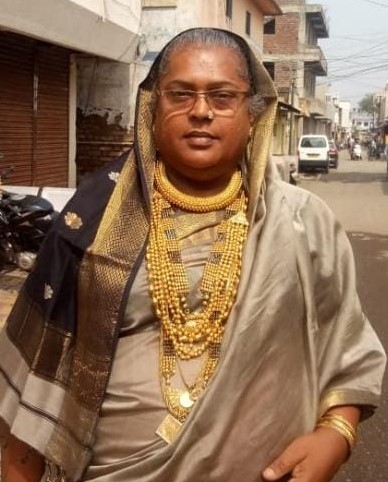 अहिल्यानगर : तृतीयपंथीय नागरिकांच्या संघटनेच्या जिल्हाध्यक्ष काजल गुरू उर्फ बाबूनायक नगरवाले यांचे अल्पशा आजाराने निधन. गेल्या दहा दिवसांपासून येथील खासगी रुग्णालात होते उपचार सुरू. काजल गुरू यांनी तृतीयपंथीयांच्या हक्कासाठी आयुष्यभर संघर्ष केला. अनेक हक्क त्यांना मिळवून दिले.