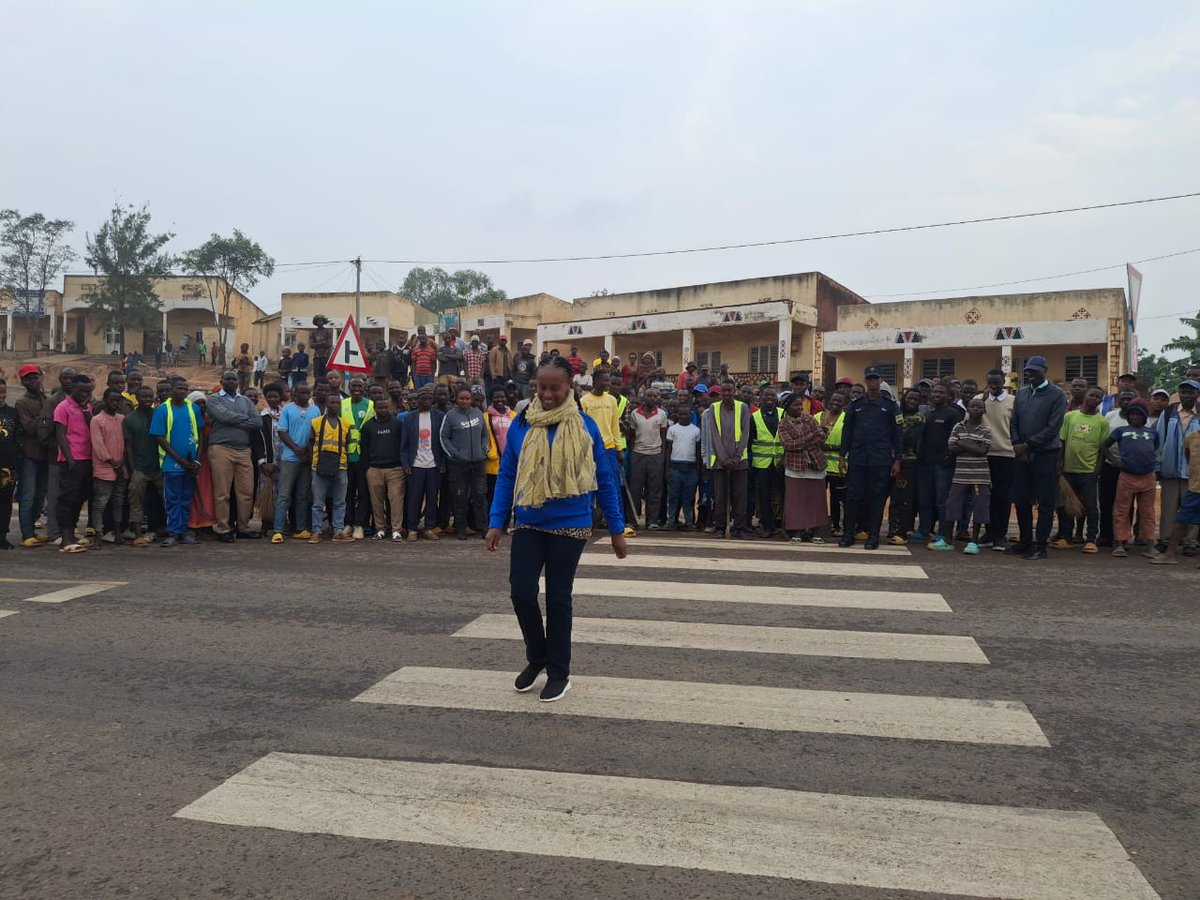 NyanzaRyvcp's tweet photo. Visi Meya @NadineKayites yifatanyije @Rwandapolice n’abaturage n'Urubyiruko @RwandaYouthVol1 @NyanzaDistrict b'umurenge wa #Busoro, basobanuriwe Kwirinda Impanuka mu muhanda (GERAYO AMAHORO). #YouthVolunteersWeeks2025
@RwandaLocalGov @KubanaRichard @RwandaSouth @nycnyanza https://t.co/f2ZPcuaTbu