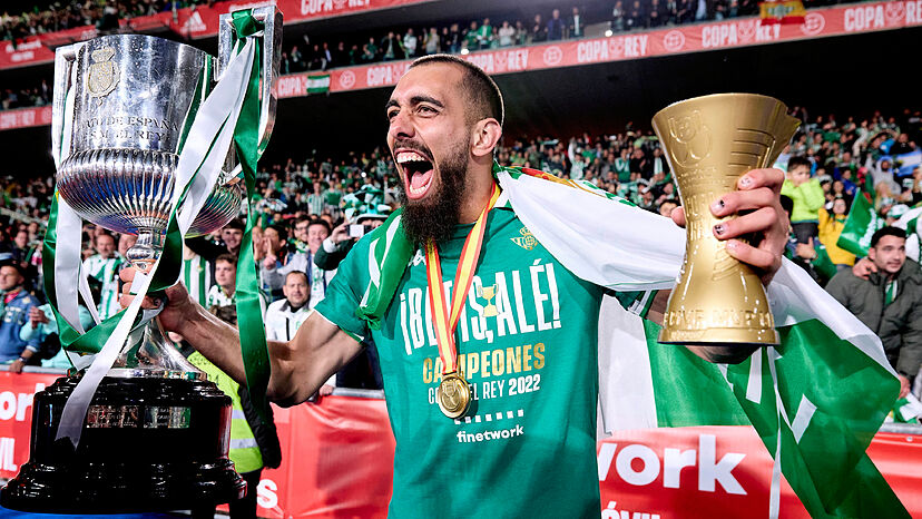 Fran Martínez (@laligaendirecto) on Twitter photo Borja Iglesias deja el <a href="/RealBetis/">Real Betis Balompié 🌴💚</a> y firma por <a href="/RCCelta/">Celta</a>. El máx goleador del equipo en la 'era Pellegrini' (49 goles) a casi 20 del 2º. Tercer máx goleador del Betis en 1ª en S.XXI (39 goles) tras 2 leyendas como R.Castro y Joaquín. Con una Copa y MVP en la Final. Se va el Panda. Borja Iglesias deja el <a href="/RealBetis/">Real Betis Balompié 🌴💚</a> y firma por <a href="/RCCelta/">Celta</a>. El máx goleador del equipo en la 'era Pellegrini' (49 goles) a casi 20 del 2º. Tercer máx goleador del Betis en 1ª en S.XXI (39 goles) tras 2 leyendas como R.Castro y Joaquín. Con una Copa y MVP en la Final. Se va el Panda.