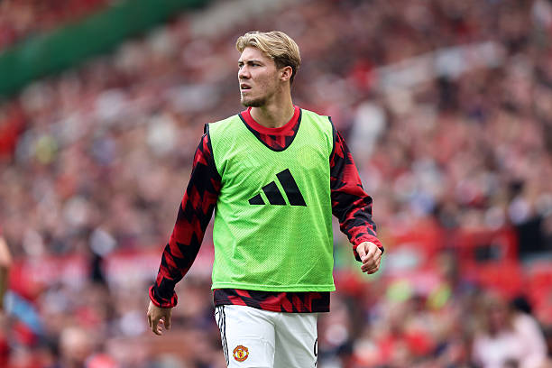 MilanPosts's tweet photo. 🗣️ Sacchi spoke to @Gazzetta_it: What’s your take on the Højlund situation? "First of all, we’re not talking about Van Basten, nor one of the best strikers in Europe right now. He’s a decent player, nothing more. So, this chase to sign him seems over the top. That said, given the shortage of strikers, I understand why Milan’s directors want to secure one. But if he wants to come to Italy, he shouldn’t make a fuss."