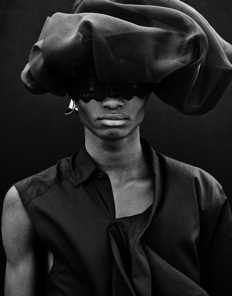 Them_mag's tweet photo. Them magazine No.059 “Stylist A to Z”

UNTITLED

Direction &amp; Styling: TSUYOSHI NOGUCHI
Photography: TAKAY
Hair: ASASHI
Model: Gbolahan

Shirt and Skirt from COMME des GARÇONS HOMME PLUS
Hat from HIZUME
Pierce from AVGVST

#themmagazine
#commedesgarconshommeplus
#hizume
#avgvst https://t.co/HDMQQn9jr4