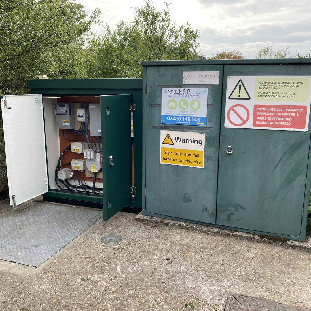 GibbonsGroup's tweet image. After 40+ years, the control kiosk at AW North Ockendon was replaced!

✅ Power isolation with UKPN
✅ Sewage management with AW tanker
✅ Full reconnection &amp;amp; testing

Safe, reliable, and ready for decades more service.

#EngineeringSolutions #Infrastructure #engineers #teamwork