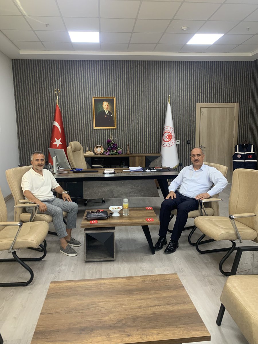 İmam hatip sıralarında birlikte olduğumuz,tekstil sektörünün duayeni, artar tekstilin sahibi Mücahit Artar kardeşim Ticaret İl Müdürlüğümüzde bizi ziyaret ettiler. Memleketine dönüşü mutluluk verici.
Engin tecrübesiyle İlimizin ticaretine,istihdamına değer katacağına inanıyorum.