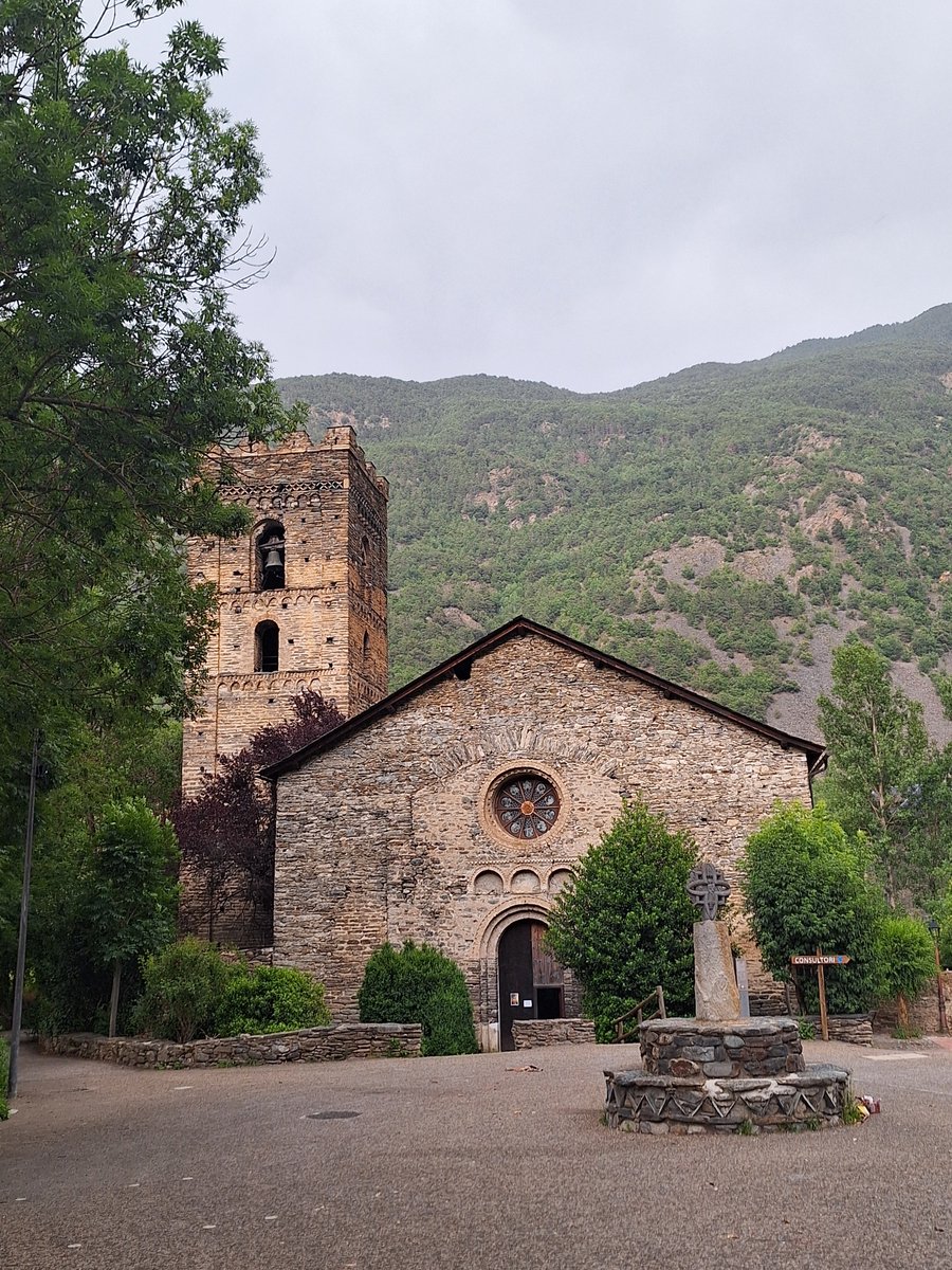 Santa Maria de Ribera de Cardós 
Panteó de la darrera dinastia dels comtes de Pallars Sobirà 
Panteón de la última dinastia de los condes de Pallars
<a href="/TurismeJussa/">Turisme Pallars Jussà</a> <a href="/amigosromanico/">Amigos del Románico</a> <a href="/rev/">Rev</a>