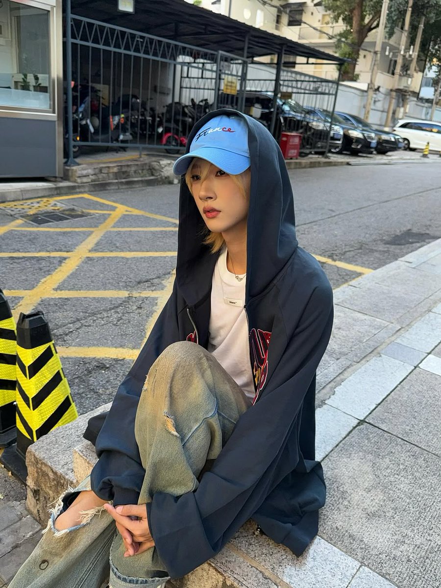 HuYetaoFanbase's tweet photo. 🪄 XHS 2025.08.12 (4/5)
“The photo looks better than the real person. If you need anything, please refer to the photo. #WhatToDoToday #CelebritiesHaveMoreThanTwoSides
#StreetVibe #TakingPhotosWithAHat So hansome”
#HUYETAO #胡烨韬 #หูเย่เทา #후예타오
#NEXT1DE #NEXT1DE_HUYETAO https://t.co/eMi2hcsy7n