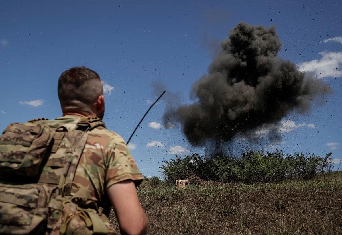 El presidente ucraniano, Volodymyr Zelenskyy, afirmó el martes que el presidente ruso, Vladimir Putin, se está preparando para "nuevas operaciones ofensivas" a pesar de la inminente cumbre de paz del viernes en Alaska. worldnewsglobalpr.blogspot.com/2025/08/zelens…