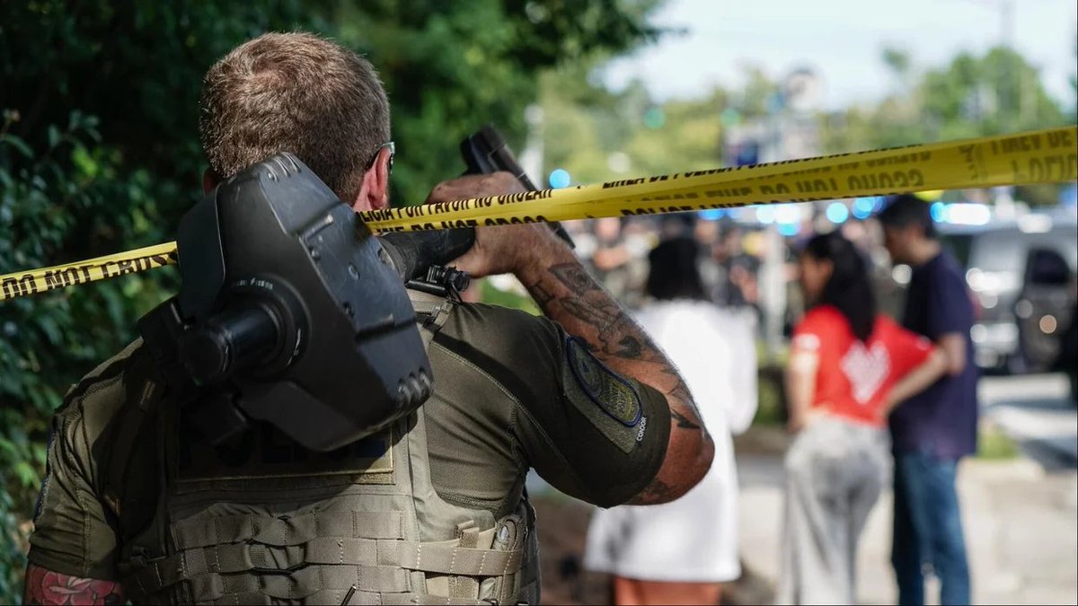 Empleados de los Centros para el Control y Prevención de Enfermedades (CDC) en Atlanta recordaron el terrible momento en que un hombre armado disparó casi 200 veces contra varios edificios la semana pasada, matando a un policía que respondió al ataque. eldecano.es/empleados-de-l…