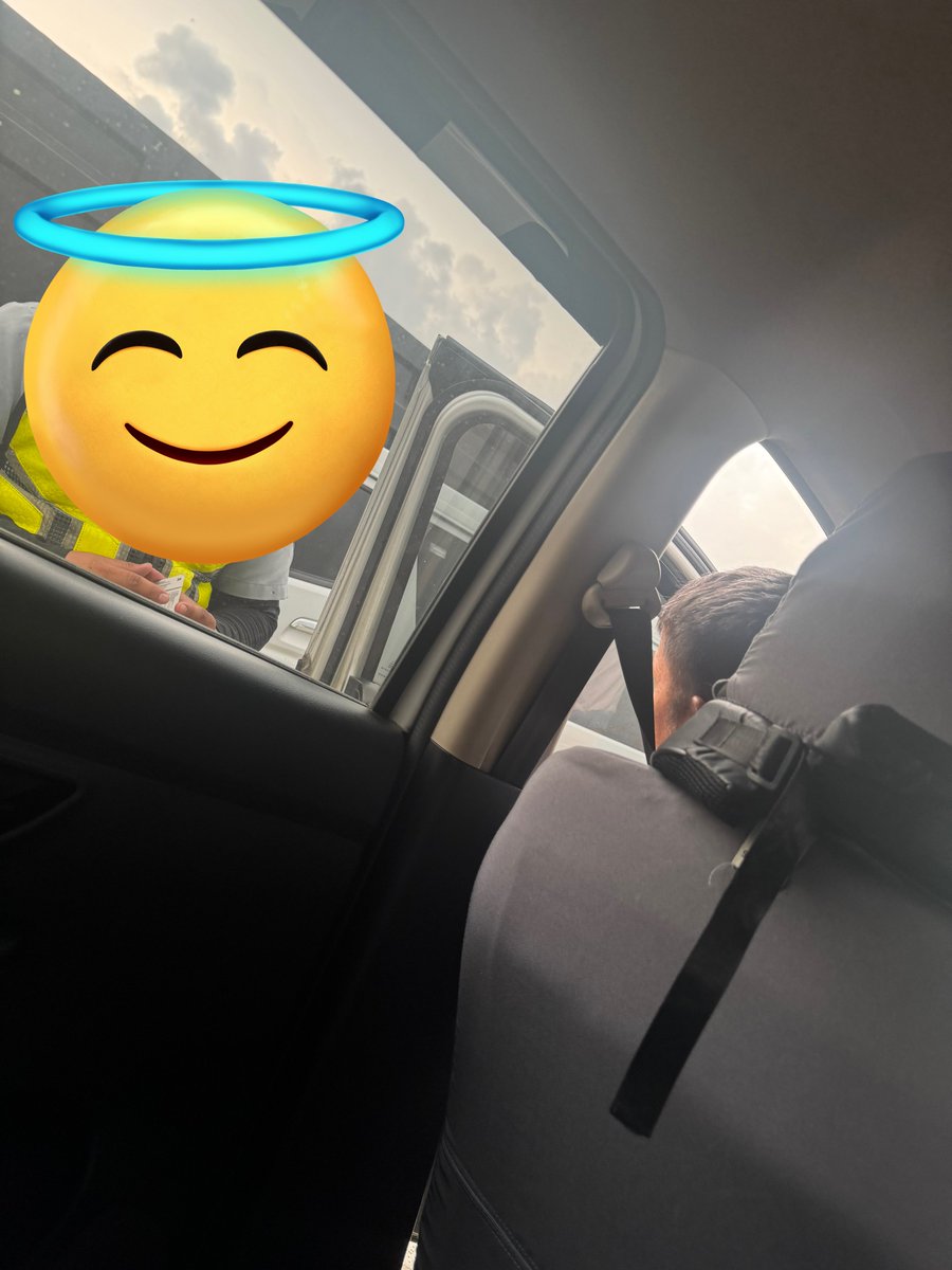 hoshieverytime's tweet photo. GUYS I'M SO TRAUMATIZED 😭😭 nag INDRIVE ako tapos nag nlex connector kami kasi para mabilis, nagbayad ako ng toll and all na 120 tapos hinarang kami. 😭😭 may balance daw yung rfid nung sasakyan na 2,000 tapos pinapabayad kami bago paalisin. i reached out sa indrive support while nakikiusap yung driver and they told me responsibility ko daw bayaran??? they're literally asking us to pay kahit via gcash 😭