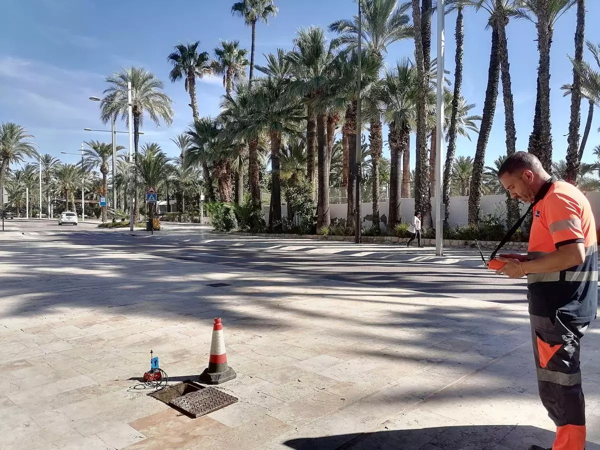Aigües d'Elx (@aigueselx) on Twitter photo 💧 En <a href="/aigueselx/">Aigües d'Elx</a> queremos que tu servicio sea el mejor.
🚰 En el último año enviamos 𝟵.𝟲𝟳𝟮 𝗮𝘃𝗶𝘀𝗼𝘀 para informar a los clientes sobre 𝗰𝗼𝗻𝘀𝘂𝗺𝗼𝘀 𝗲𝘅𝗰𝗲𝘀𝗶𝘃𝗼𝘀 y posibles fugas.
𝗧𝗿𝗮𝗯𝗮𝗷𝗮𝗺𝗼𝘀 por y para ti 🤝
#AigüesDElx #GestiónDelAgua #Atención 💧 En <a href="/aigueselx/">Aigües d'Elx</a> queremos que tu servicio sea el mejor.
🚰 En el último año enviamos 𝟵.𝟲𝟳𝟮 𝗮𝘃𝗶𝘀𝗼𝘀 para informar a los clientes sobre 𝗰𝗼𝗻𝘀𝘂𝗺𝗼𝘀 𝗲𝘅𝗰𝗲𝘀𝗶𝘃𝗼𝘀 y posibles fugas.
𝗧𝗿𝗮𝗯𝗮𝗷𝗮𝗺𝗼𝘀 por y para ti 🤝
#AigüesDElx #GestiónDelAgua #Atención