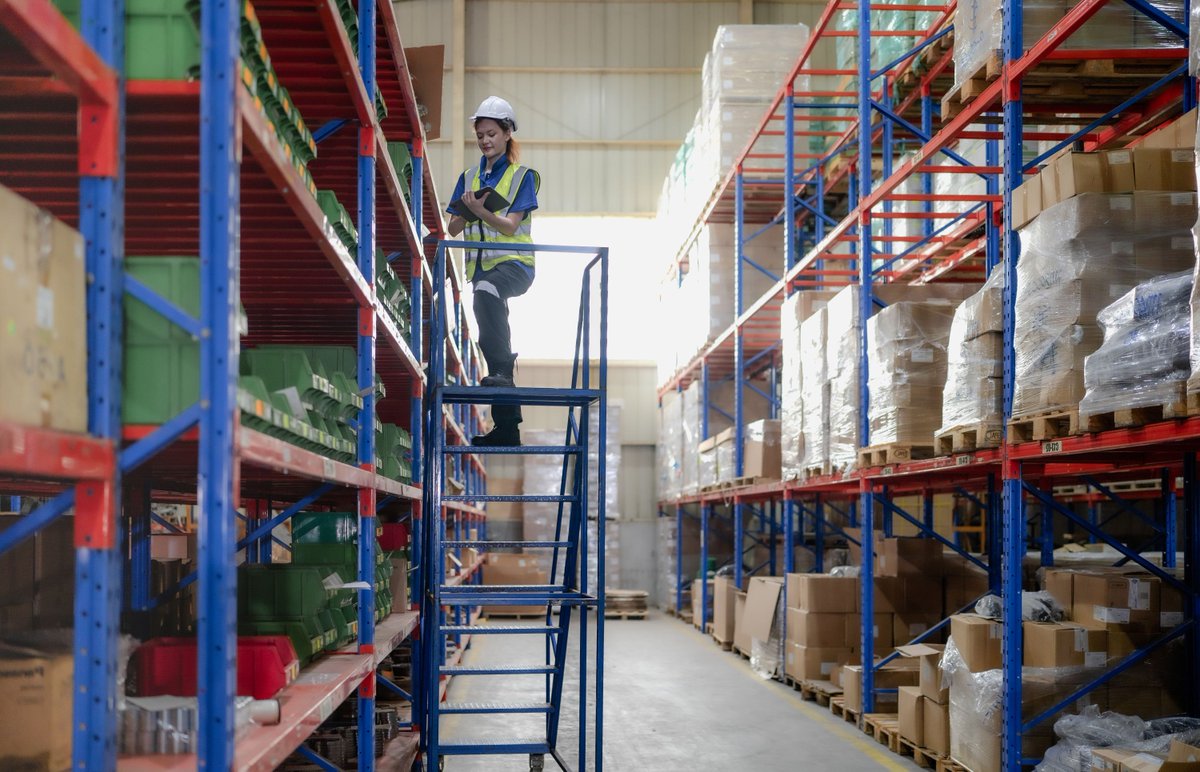 Centroloffice's tweet photo. Tough, mobile ladders built for safe everyday use. Ideal for stockrooms and schools. Visit https://t.co/tsaxAqMNfn to browse.

#CentrolOfficeSupplies #OfficeSuppliesUK #BusinessSupplies #OfficeFurniture #OfficeProcurement #CorporateSustainability #WorkSmart https://t.co/Nflb1zKqOv