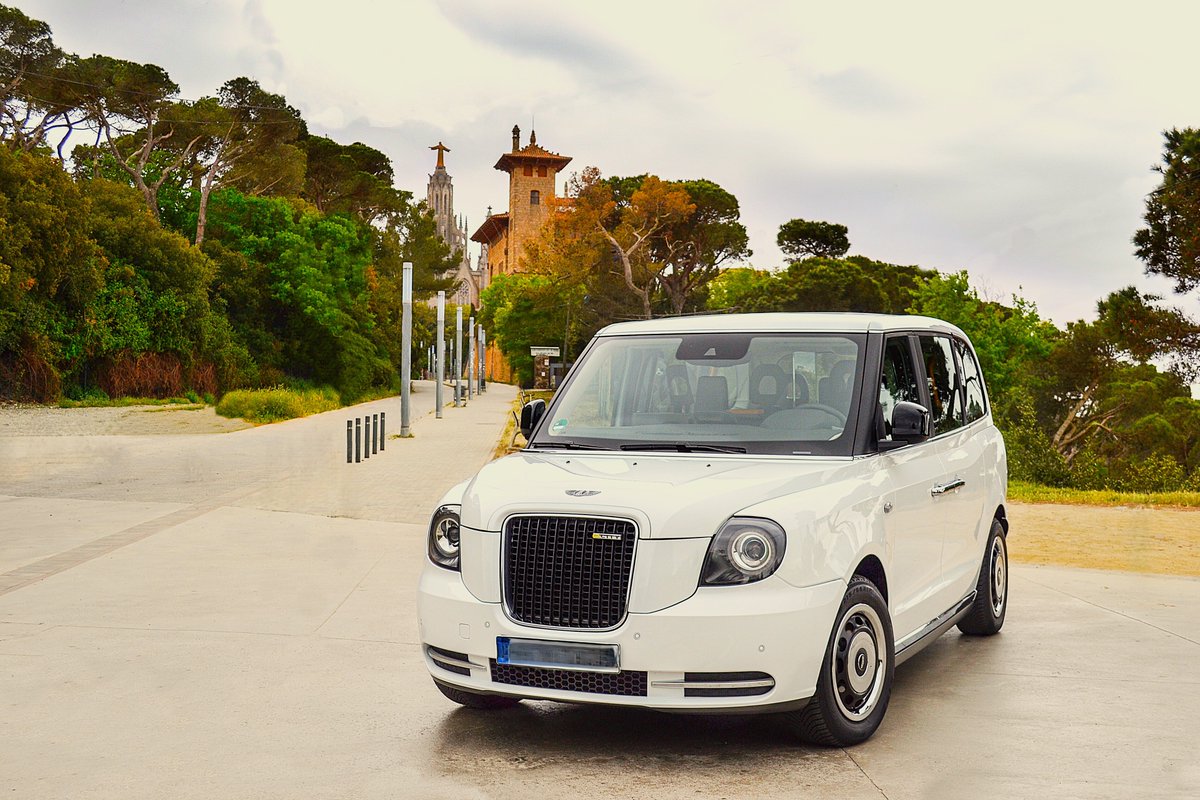 LondonEVCompany's tweet image. Some journeys take you to places you’ll never forget 🌏✨ 

But can you figure out where our iconic TX is pictured here? Take a closer look and you’ll spot a hint 👀

#beautifuldestinations #emobility #adventure #guesswhere