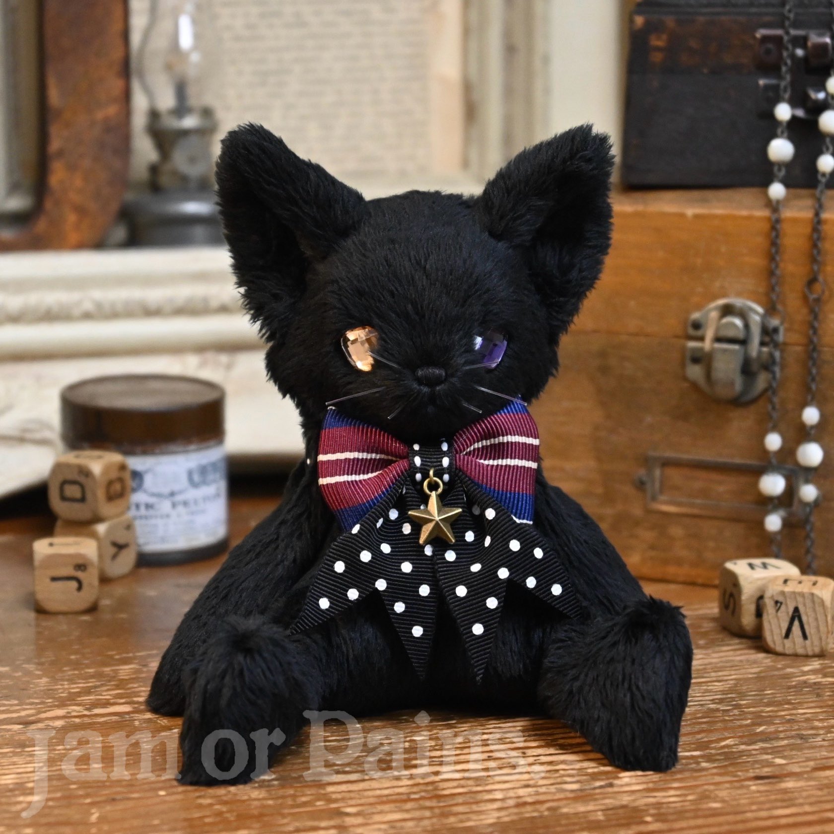 エイミー・ブラッケンベリー  ビューロキャット ヴィンテージ ステンドグラス 猫 51dYfdRiUYL._UF350,350_QL50_.jpg