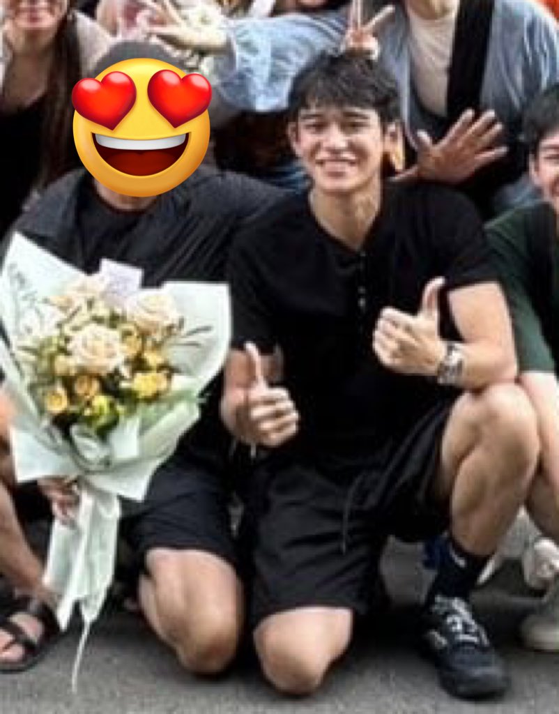 casyizhuo's tweet photo. OMG LUCAS WONG U R SO FCKN HANDSOME AAAAA SCREAMING 😭❤️ https://t.co/mrJDgcNUZE