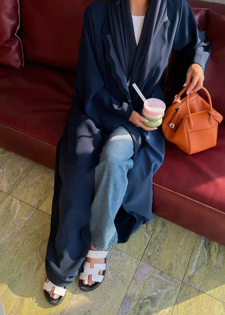 ان كان لي في الناس شخص أعزه
فأنت العزيز اللي مدى العمر غالي

#مساء_الخير