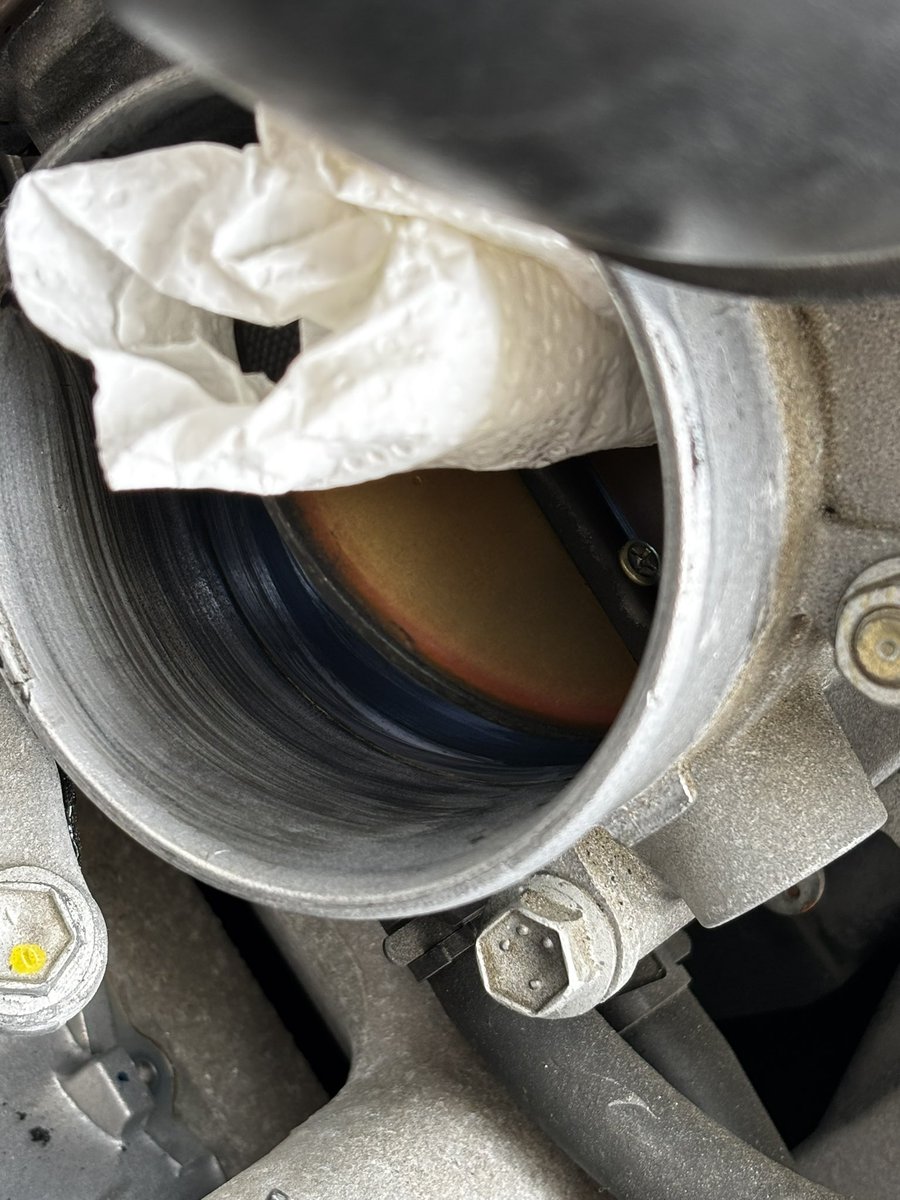 エアクリ交換&amp;スロボ清掃です。

滝汗止まりません💦