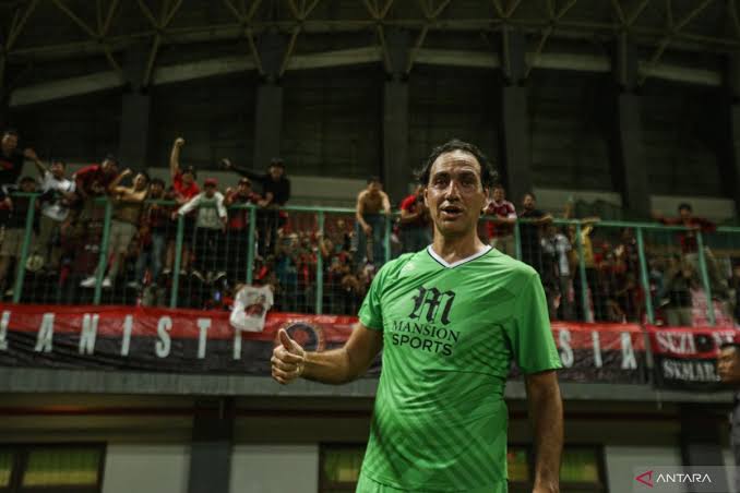 Obsesi para Tifosi Serie A di Indonesia terhadap Alessandro Nesta sepertinya menarik untuk dipelajari.

Dikarenakan selain Azizu, terdapat beberapa pemain bernama Nesta yang musim lalu tampil di Kompetisi Resmi yang diselengarakan oleh PSSI.

Beberapa pemain itu antara lain: