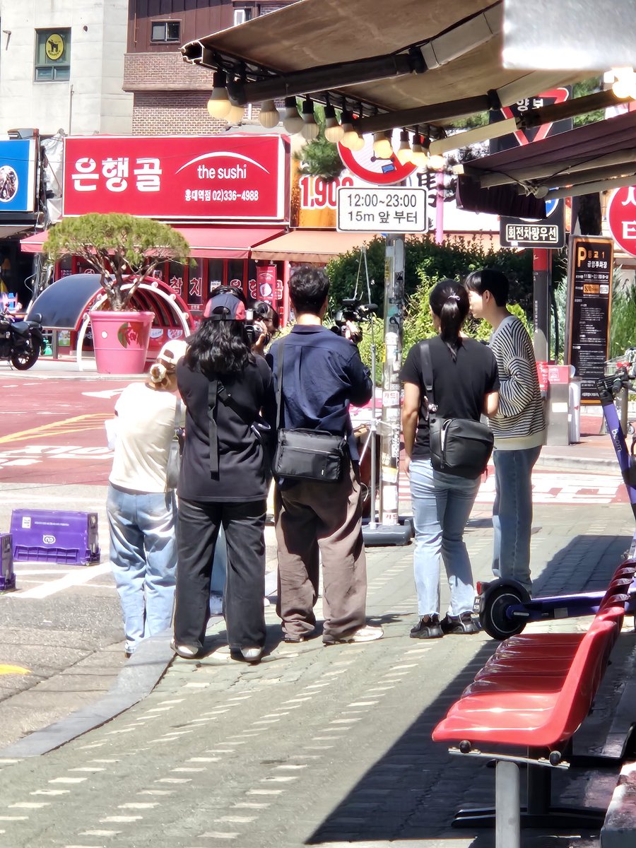 오늘 홍대에서 온앤오프 효진님 만남... 인터뷰도 했다.. 본의 아니게 유튜브 데뷔하게 생김ㅋㅋㅋ😃