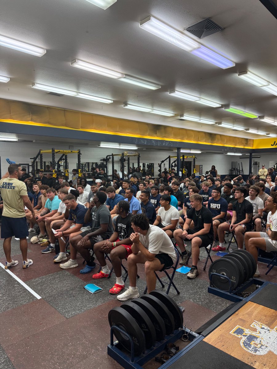 Coach Gipson tweet media