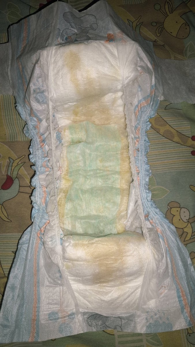 Wetting this diaper 

#tbdl #fetich #diaper #dirtydiaper