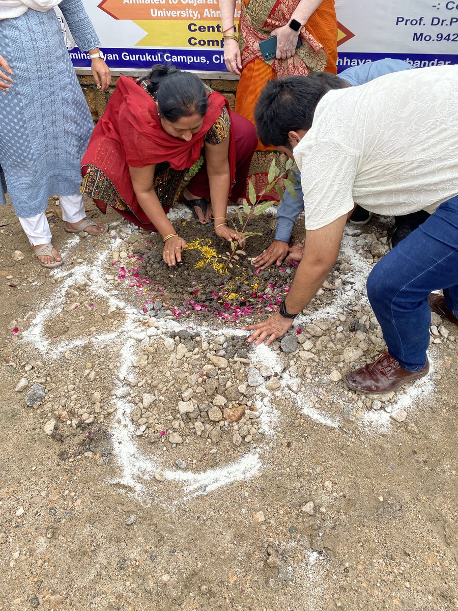 IPLAB_PORBANDAR's tweet photo. A day where Nature met Science!
#IPLabPorbandar hosted a vibrant Tree Plantation & Poster Making Competition, inspiring young minds to protect our planet while exploring the wonders of science.#NatureAndScience #SustainableFuture @narottamsahoo @Punam_Bhargava @InfoGujcost https://t.co/mw5JFx4paR
