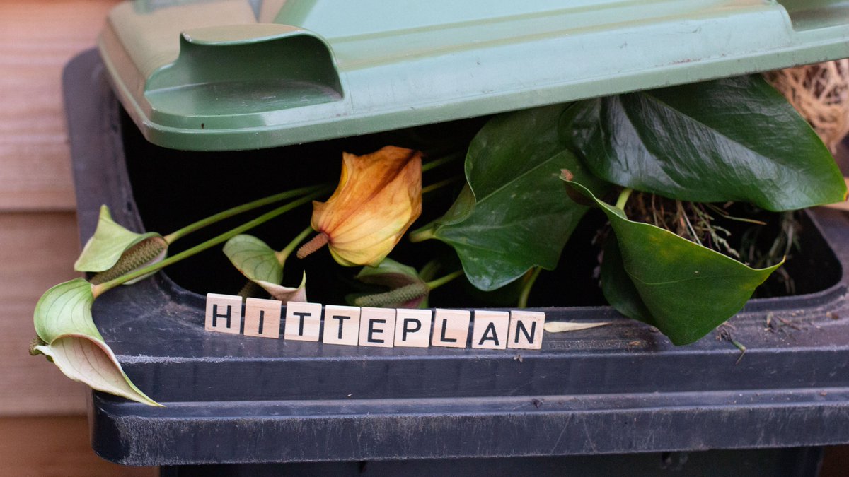 AbDonkerFoto's tweet photo. Vuilophaaldienst werkt deze week volgens HITTEPLAN, de containers moeten eerder naar de straat (Meteren) #Avri #Westbetuwe @OmroepGLD @HK_WestBetuwe @AvriSchoon @NUnl @helgavanleur @DeGelderlander @RTLnieuws @ServaasStoop @WestBetuwe https://t.co/xjj2h1wSO7