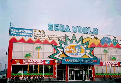 90s Sega World arcades are a lost art. How cool would it have been to enter life-sized versions of the Japanese box art?