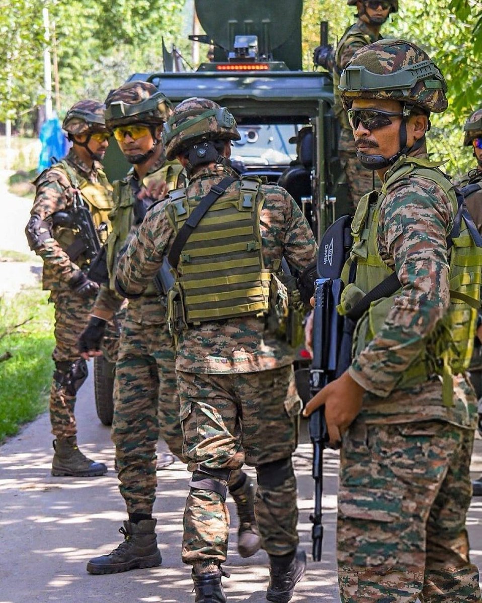soldier_update's tweet photo. It was one of the longest anti-terrorist operations in the recent past in Jammu and Kashmir that witnessed heavy gunfights and explosions.
At least five Pakistani terrorists were believed to be hiding.
#akhal #OperationSindoor #operationshivshakti #PlaneCrash #Pakistani https://t.co/qQeEYk7Ctw