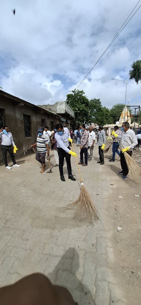15 મી ઓગસ્ટ 2025 ની ઉજવણીના ભાગરૂપે બરવાળા નગર ખાતે આજ રોજ સ્વચ્છતા અભિયાનનું આયોજન કરવામાં આવ્યું.
⁦<a href="/Collectorbotad/">Collector & DM Botad</a>⁩ 
⁦<a href="/DDOBOTAD/">District Panchayat office Botad</a>⁩ 
⁦<a href="/InfoBotadGoG/">Info Botad GoG</a>⁩