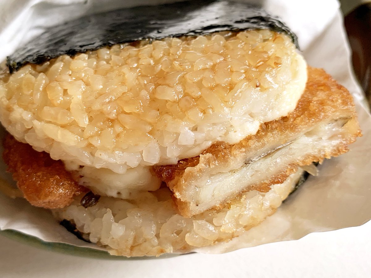 obiking_jp's tweet photo. モスバーガーの隠れた名品「モスライスバーガー のり弁」。海苔とお焦げがいい香りでタルタルも白身フライも美味しい。
#モスバーガー #のり弁 https://t.co/ccQZJCe1rv