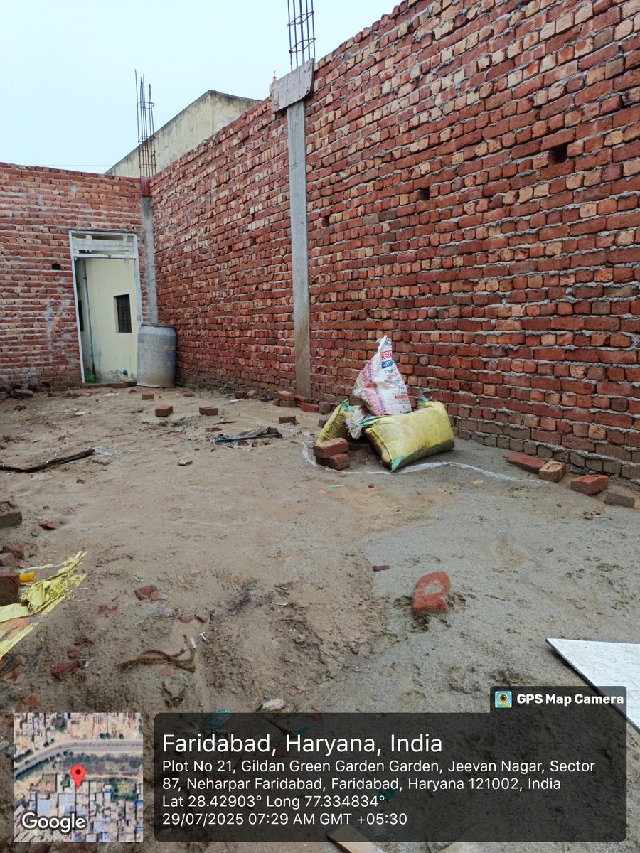 FbdExpress's tweet photo. MCF अधिकारियों की जानकारी होने के बावजूद शहर में अवैध निर्माण बेखौफ जारी हैं। वार्ड-30 से सामने आए ताज़ा मामले में संबंधित अधिकारी को शिकायत देने के बाद भी निर्माण रुकवाने की कोई कार्रवाई नहीं हुई। बताया जा रहा है कि न केवल अवैध मंज़िल बनाई गई,बल्कि अवैध तरीके से बोरिंग भी की गई। https://t.co/FMq24onceJ