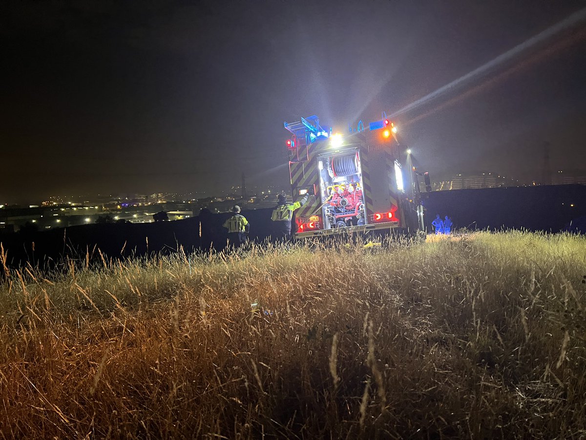 MonteroSierra's tweet photo. #IFTresCantos El fuerte viento está dificultando la extinción de un incendio en Tres Cantos #Madrid , que ha obligado a @112cmadrid @BomberosMad @guardiacivil #BomberosForestalesCM desalojar las urbanizaciones de Soto de Viñuelas y Fuente El Fresno. https://t.co/4dxtj5CMpd