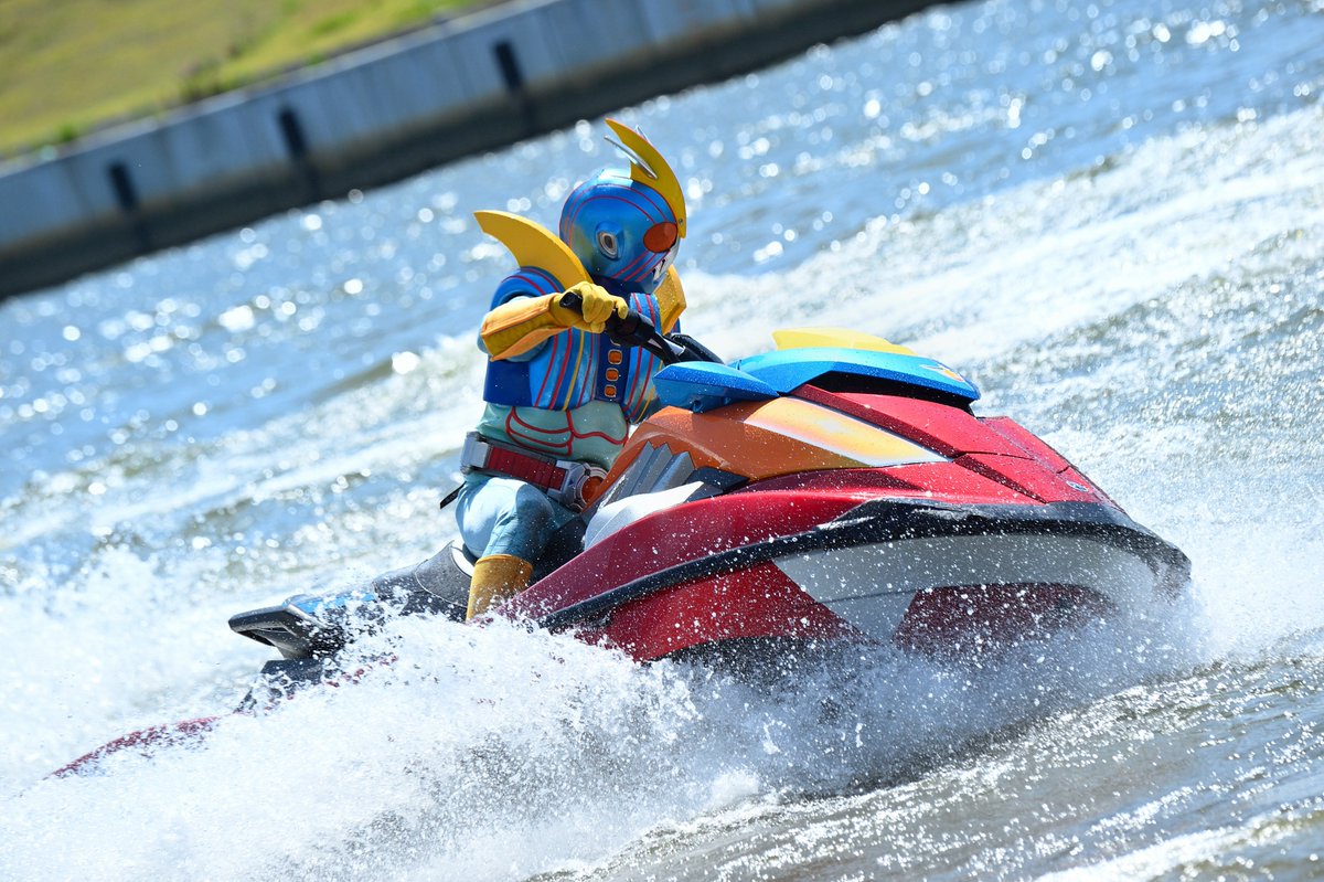 【🌊イベント情報公開📢】
今年の『 #シージェッター海斗 水上ショー』は9/28(日)に開催‼️
今回はいしのまき元気いちば前の堤防「#かわまちオープンパーク」をメイン会場に、迫力満点の水上バトルを繰り広げます🏄✨

水上ショーの詳細はコチラを☑
sjkaito.com/kaito_waterbat…