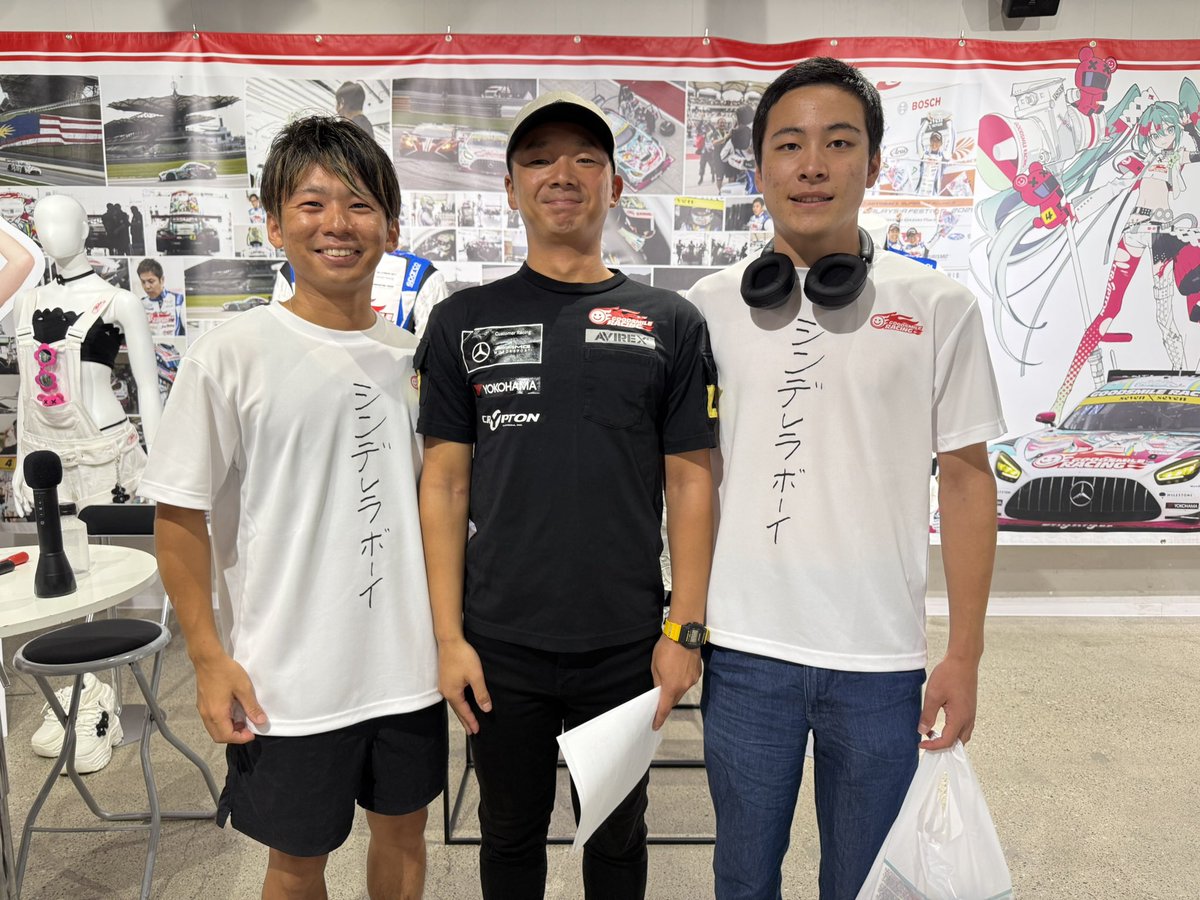 goodsmileracing's tweet photo. 奥本選手シンデレラボーイTシャツ発売記念お渡し会が、アキバCOギャラリーで間もなくスタートです。中村選手と一條選手が遊びにきてくれました！（う）#fightgsr #supergt https://t.co/VcfVZDNH7V