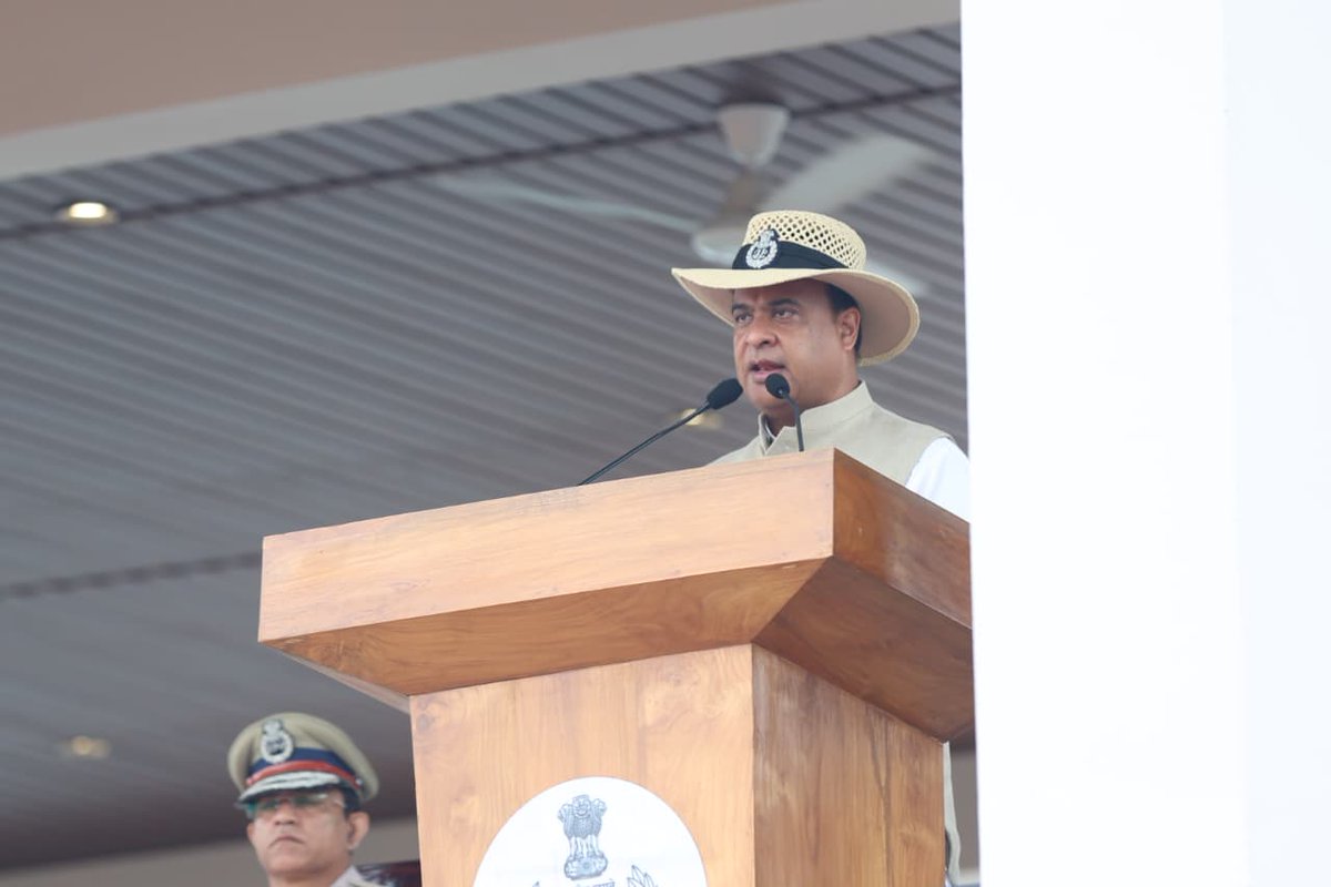Himanta Biswa Sarma (@himantabiswa) on Twitter photo Assam 🤝 Goa- a manifestation of national integration 🇮🇳
After Manipur, Goa becomes the 2nd State to train its police officials in Assam, as 700 recruits of Goa Police completed their training from <a href="/LBPA_Assam/">Lachit Barphukan Police Academy</a> and paraded with pride in the presence of Shri <a href="/DrPramodPSawant/">Dr. Pramod Sawant</a> ji. Assam 🤝 Goa- a manifestation of national integration 🇮🇳
After Manipur, Goa becomes the 2nd State to train its police officials in Assam, as 700 recruits of Goa Police completed their training from <a href="/LBPA_Assam/">Lachit Barphukan Police Academy</a> and paraded with pride in the presence of Shri <a href="/DrPramodPSawant/">Dr. Pramod Sawant</a> ji.