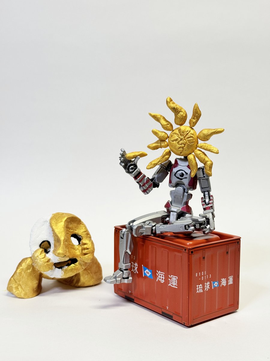 戦闘フィギュアタローマン。
ついでに2号フェイスと「奇獣・午後の日」

#タローマン #セリア　#戦闘フィギュア