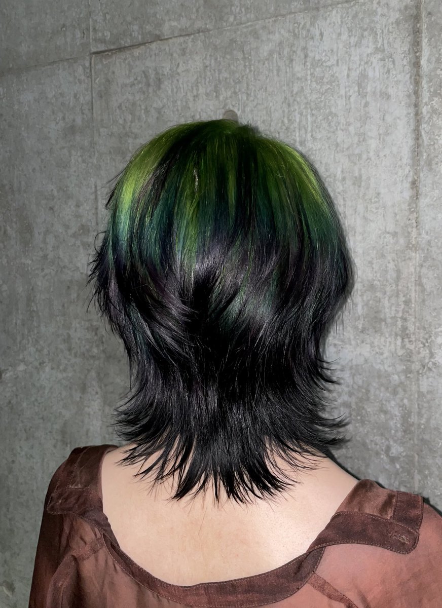 Forgot to post pics of my new GREEN hair!!!