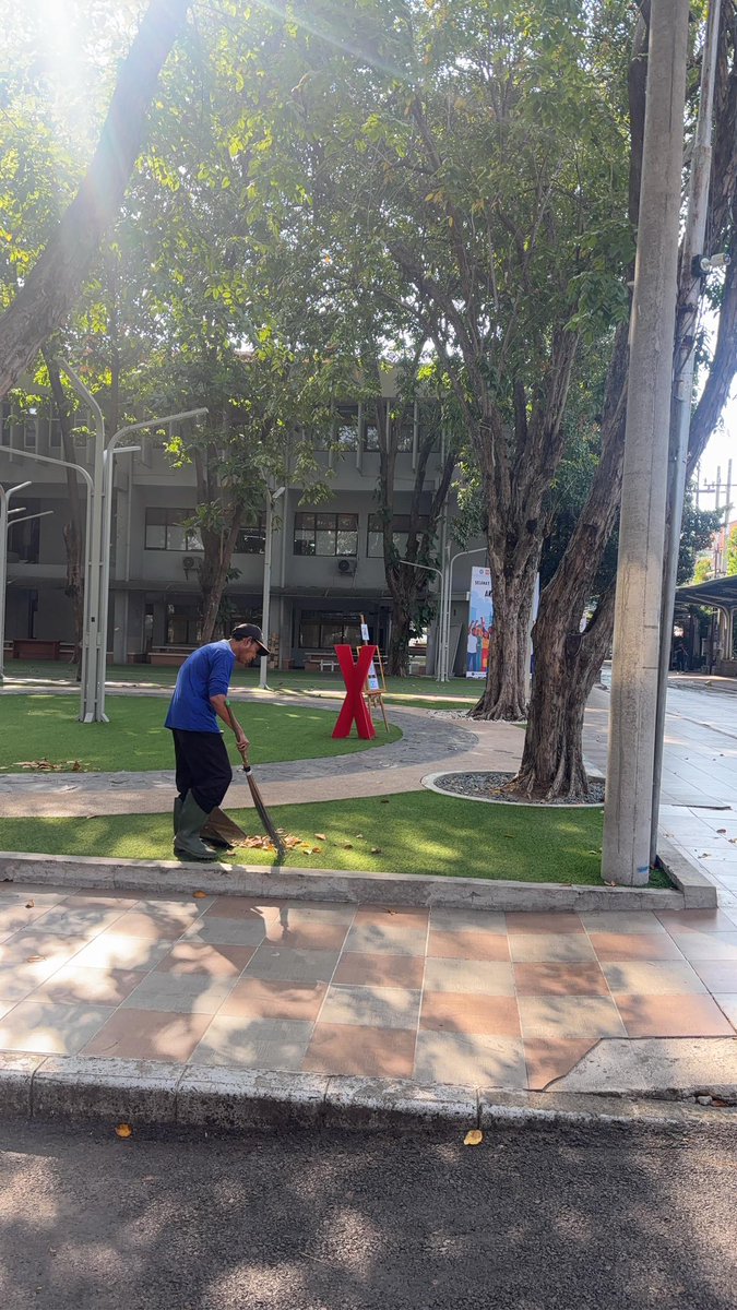 Ehh ehh kok lagi bangak logo X yaa di unair?? 🤔🤔