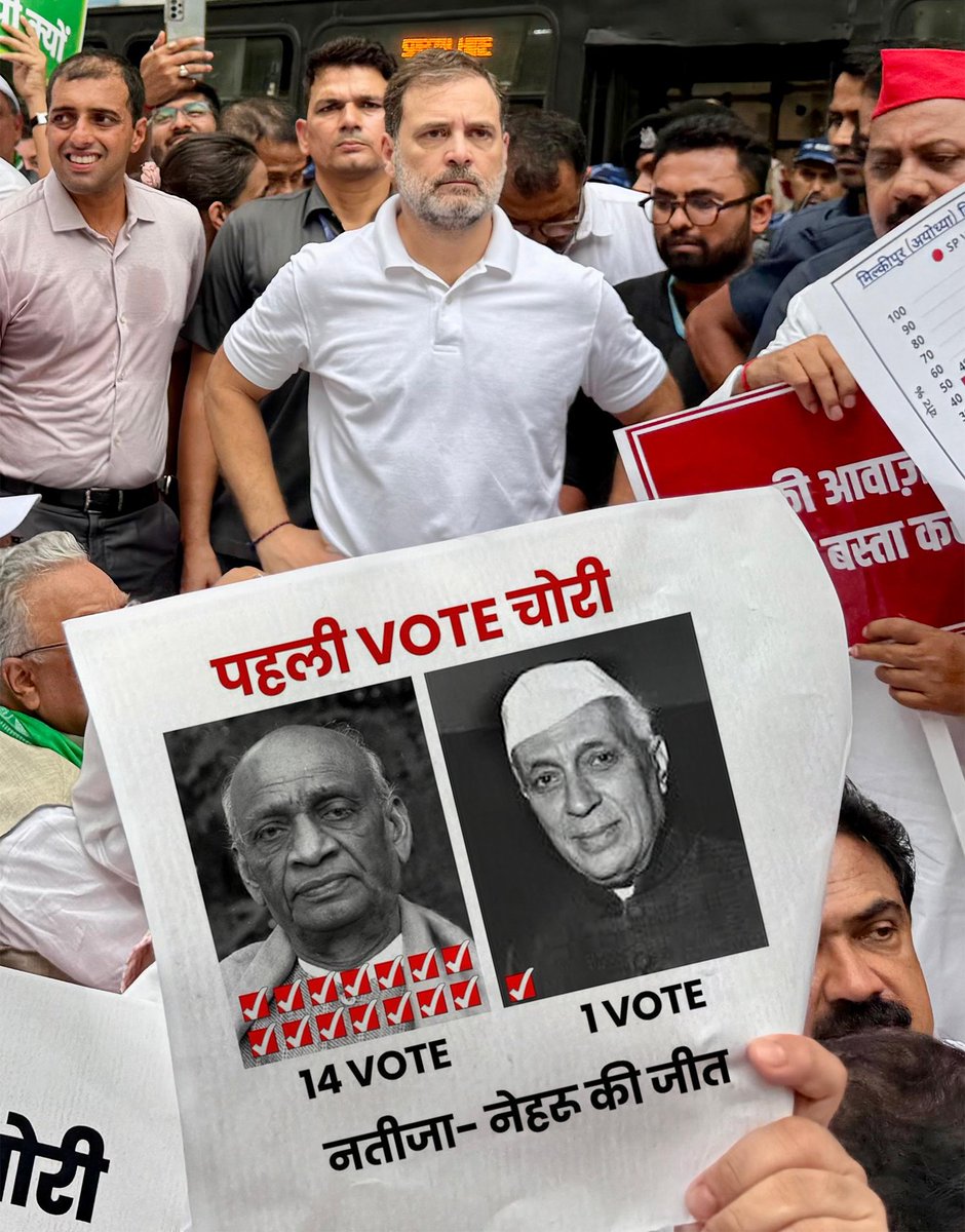 लोकतंत्र की हत्या तो कांग्रेस ने बहुत पहले ही कर दिया था। और आज वहीं कांग्रेसी चमचे लोकतंत्र को बचाने की बात कर रहे हैं।।
स्वयं ने चोरी की है !
और दूसरों पर आरोप लगाने का प्रयास कर रहे हैं 
#VoteChori <a href="/RahulGandhi/">Rahul Gandhi</a> <a href="/narendramodi/">Narendra Modi</a> <a href="/BJP4India/">BJP</a> <a href="/BhajanlalBjp/">Bhajanlal Sharma</a> <a href="/RajCMO/">CMO Rajasthan</a>