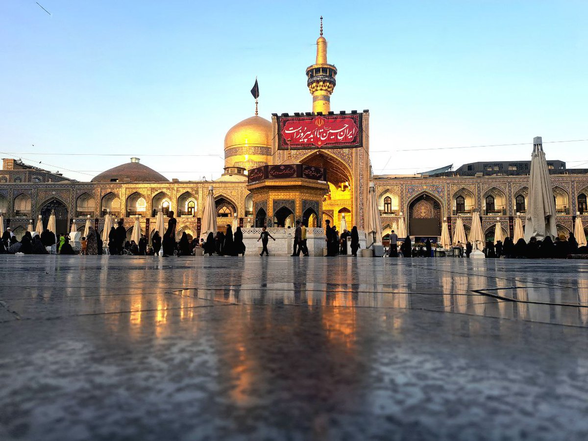 ImamRezaFA's tweet photo. آنجا که دل آرام گرفت،مقصد است
و اینجا سرای آرامش من است

#امام_رضا_جانم https://t.co/TMhj7kaNZu