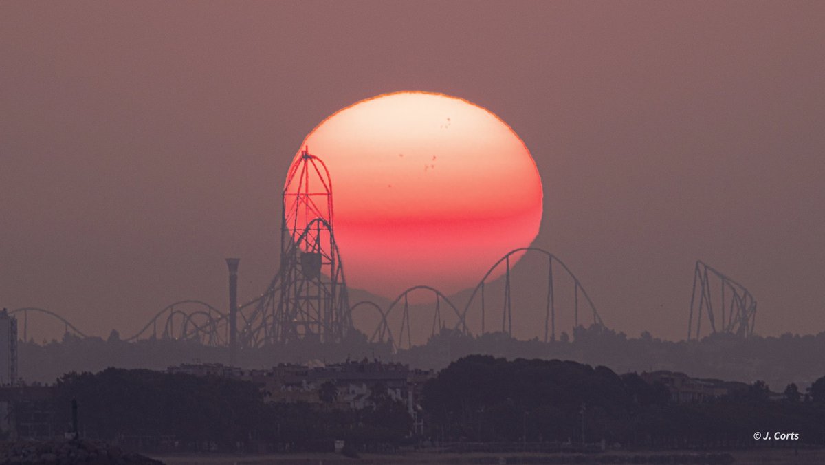 Sortida Sol dsd #montroigdelcamp 

 <a href="/meteo_garraf/">Gori Masip</a> @MeteoMauri <a href="/gemmapuigf/">Gemma Puig Feliu</a> <a href="/SoniaPapell/">Sònia Papell Caimons</a> <a href="/SergiLoras/">Sergi Loras Gironès</a> #tufotonatgeo <a href="/jjanue/">Jofre Janué @jjanue.bsky.social</a> <a href="/alcantara_alb/">Alberto Alcántara</a> <a href="/MontroigMiami/">Mont-roig Miami</a> <a href="/eloicordomi/">Eloi Cordomí Montoya</a>  <a href="/NatGeoEsp/">National Geographic España</a> <a href="/NatGeoPhotos/">Nat Geo Photography</a> @eltempsTV3 #eltemps3cat <a href="/nestor_meteo/">Néstor Gómez</a> <a href="/XFreixes/">Xavi Freixes</a> <a href="/som3cat/">3Cat</a> <a href="/elnacionalcat/">ElNacional.cat</a> <a href="/Portaventura_ES/">PortAventura World</a>