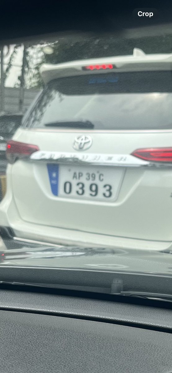 linusoar's tweet photo. @hydcitypolice @HYDTP Jubilee Hills check post 12/8 10:50 am - obviously no action will be taken as a big car !!! Why only common man stopped for number plate transgressions ??? https://t.co/dLZbIBlP6p