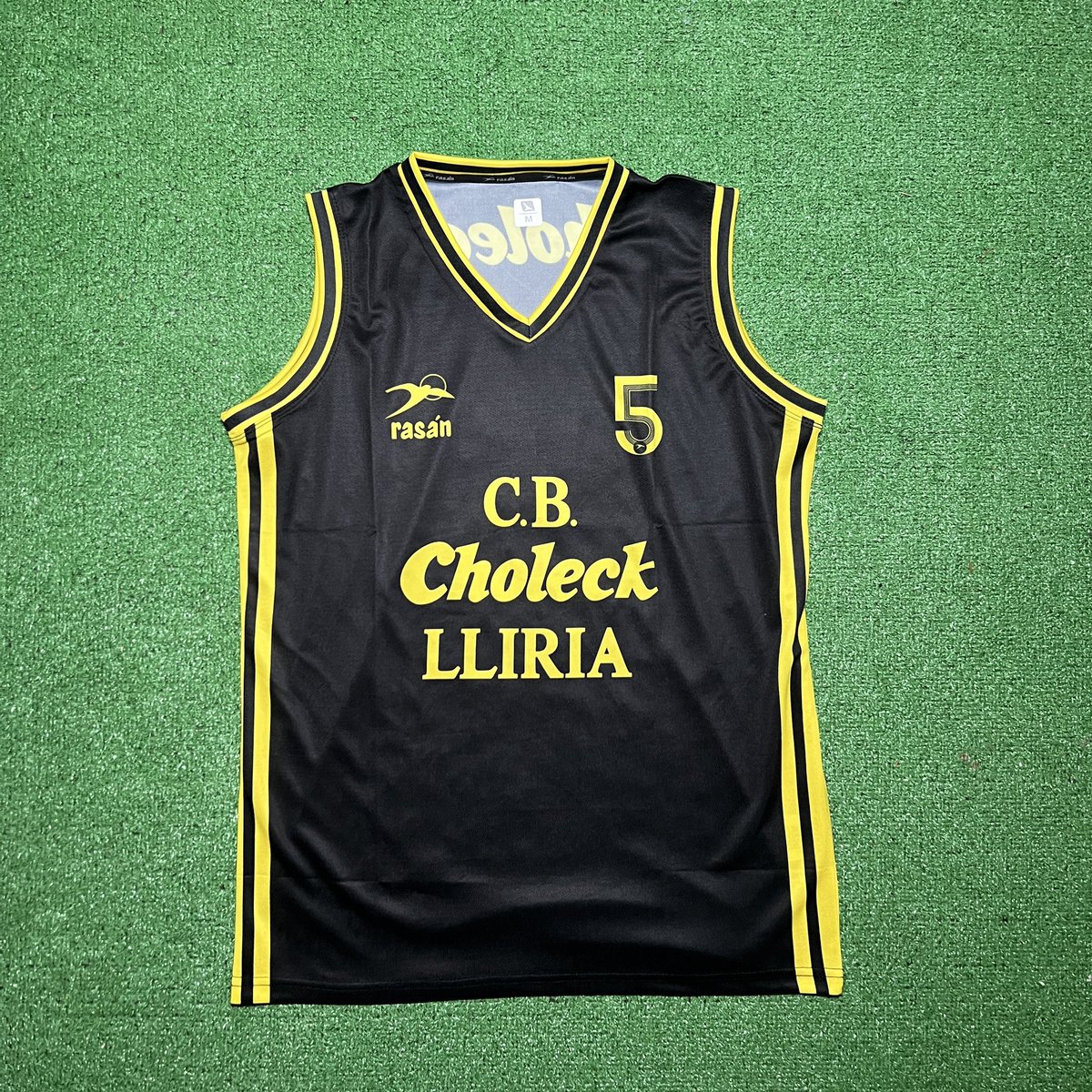 ParanoiaEdetana's tweet photo. Les samarretes del Choleck Lliria ja estàn disponibles per a la seua recollida a Edeta Running! https://t.co/qiWYwaPWPw