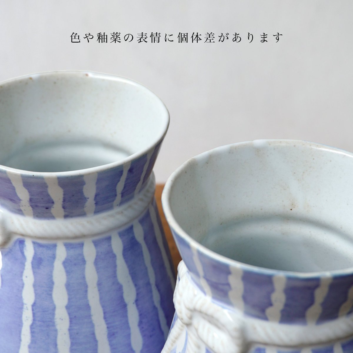 sennostore's tweet photo. オンラインストアより
【再入荷のお知らせ】
※現在配送停止期間ですが、オーダーは受け付けております。8/18より順次発送いたします🚚

リボンがアクセントになった、ワンピースのような花器【flare】のStripeが、大小共に再入荷しました！
この時期におすすめの、爽やかな色合いです。 https://t.co/5f7Q99WJ5M